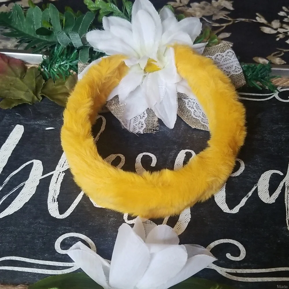 Women's/girls small fur yellow headband new never worn.